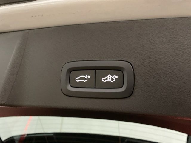 2025 Volvo XC40 B5 Plus Bright Theme Dallas TX