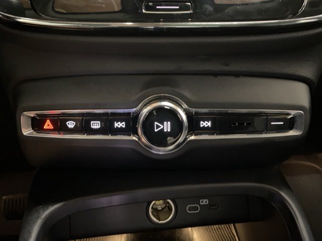 2025 Volvo XC40 B5 Plus Bright Theme Dallas TX