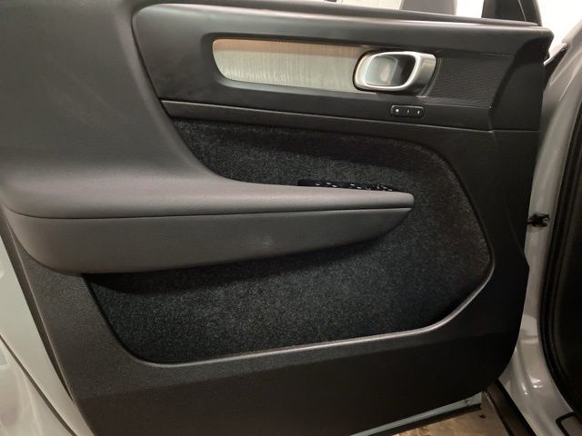2025 Volvo XC40 B5 Plus Bright Theme Dallas TX