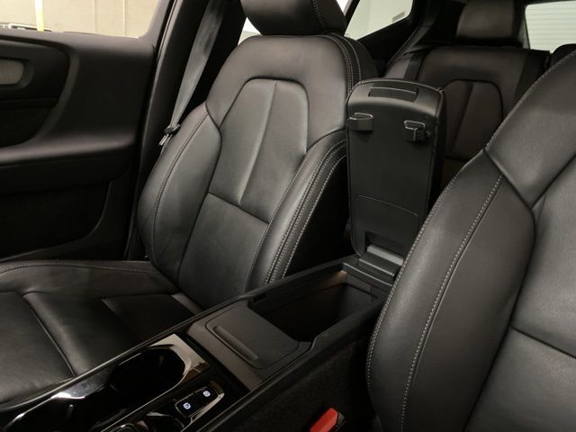 2025 Volvo XC40 B5 Plus Bright Theme Dallas TX