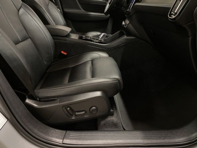2025 Volvo XC40 B5 Plus Bright Theme Dallas TX