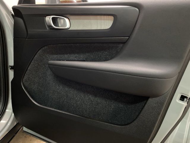 2025 Volvo XC40 B5 Plus Bright Theme Dallas TX