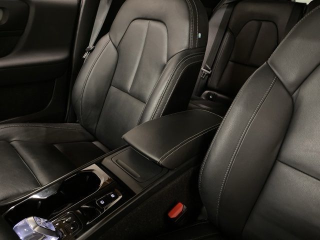 2025 Volvo XC40 B5 Plus Bright Theme Dallas TX