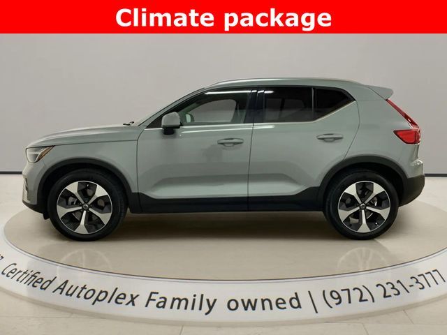 2025 Volvo XC40 B5 Plus Bright Theme