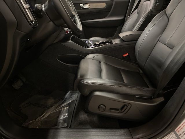 2025 Volvo XC40 B5 Plus Bright Theme Dallas TX