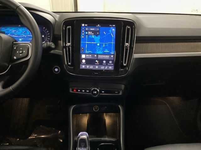 2025 Volvo XC40 B5 Plus Bright Theme Dallas TX