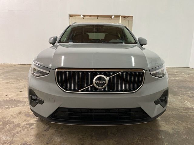 2025 Volvo XC40 B5 Plus Bright Theme Dallas TX