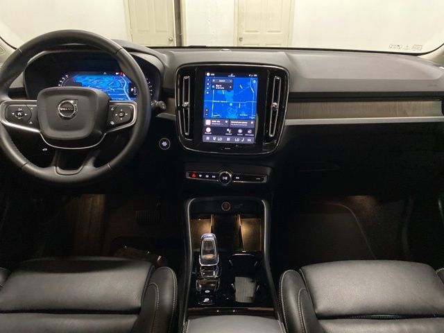 2025 Volvo XC40 B5 Plus Bright Theme Dallas TX