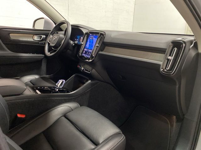 2025 Volvo XC40 B5 Plus Bright Theme Dallas TX