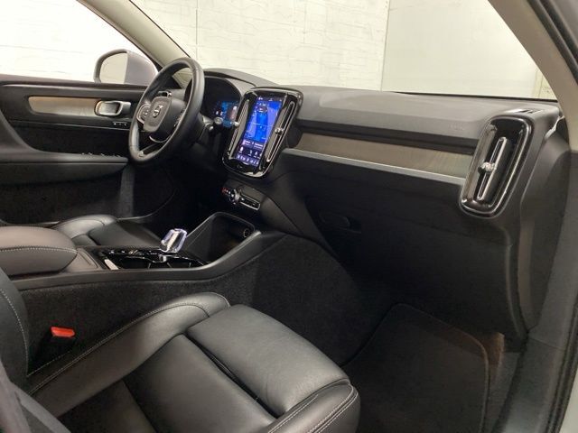 2025 Volvo XC40 B5 Plus Bright Theme Dallas TX