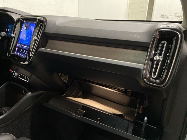 2025 Volvo XC40 B5 Plus Bright Theme Dallas TX