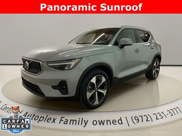 2025 Volvo XC40 B5 Plus Bright Theme