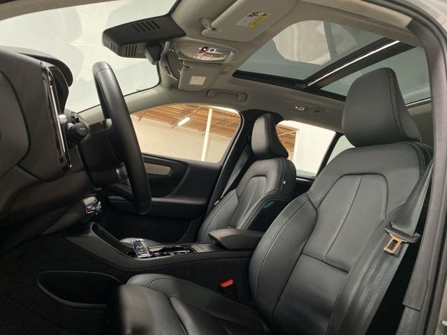 2025 Volvo XC40 B5 Plus Bright Theme Dallas TX