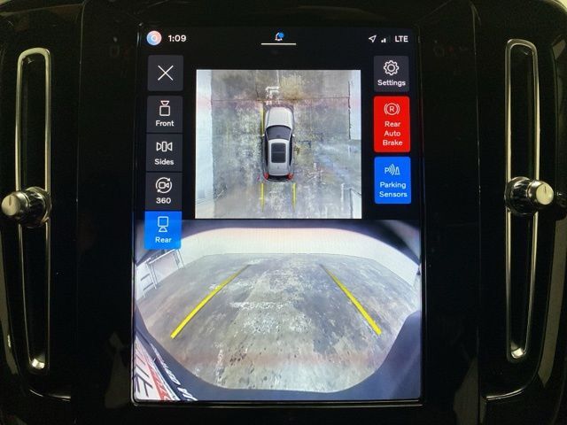 2025 Volvo XC40 B5 Plus Bright Theme Dallas TX