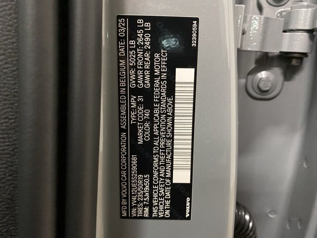 2025 Volvo XC40 B5 Plus Bright Theme Dallas TX