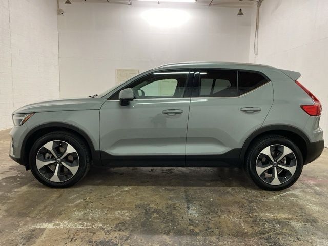 2025 Volvo XC40 B5 Plus Bright Theme Dallas TX