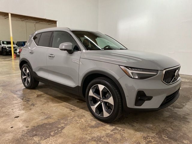 2025 Volvo XC40 B5 Plus Bright Theme Dallas TX