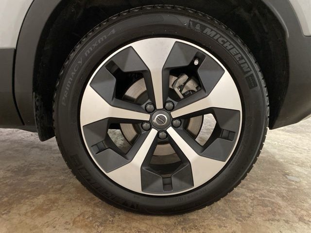 2025 Volvo XC40 B5 Plus Bright Theme Dallas TX
