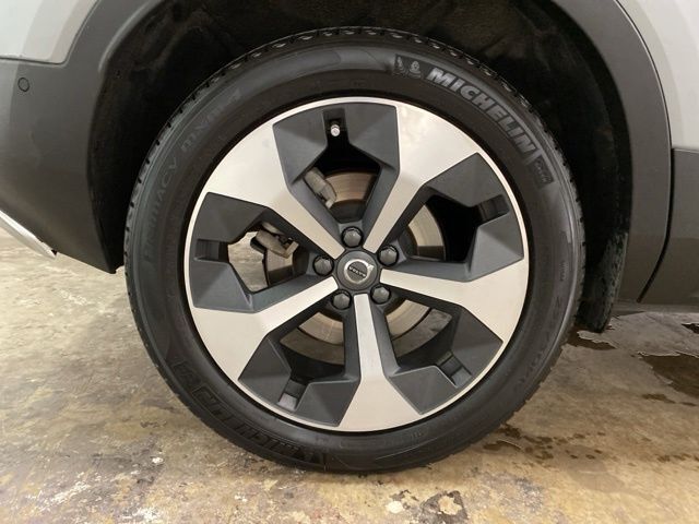 2025 Volvo XC40 B5 Plus Bright Theme Dallas TX