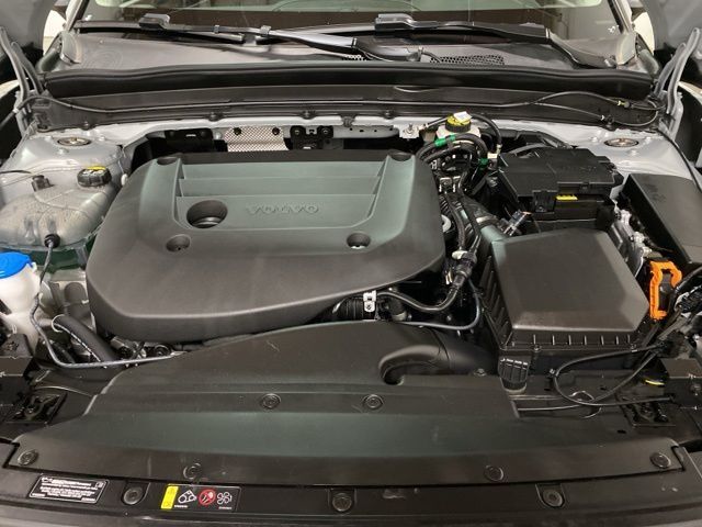 2025 Volvo XC40 B5 Plus Bright Theme Dallas TX