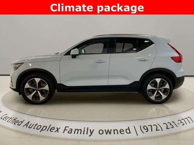 2025 Volvo XC40 B5 Plus Bright Theme