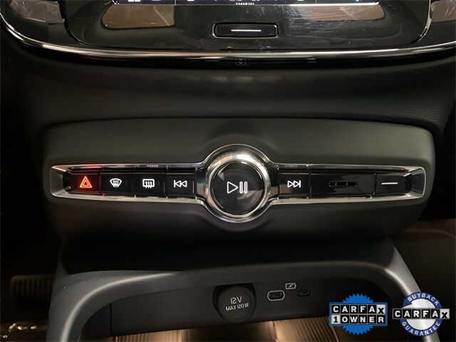 2025 Volvo XC40 B5 Plus Bright Theme Dallas TX