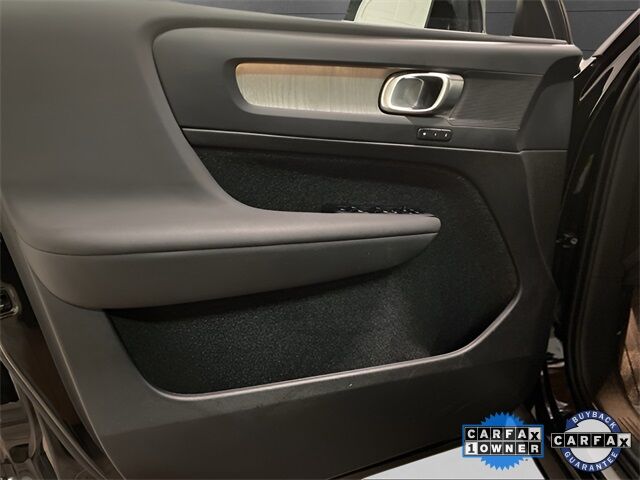2025 Volvo XC40 B5 Plus Bright Theme Dallas TX