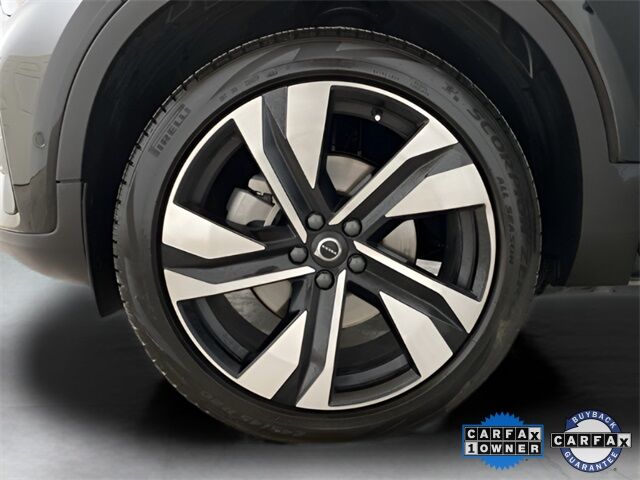 2025 Volvo XC40 B5 Plus Bright Theme Dallas TX