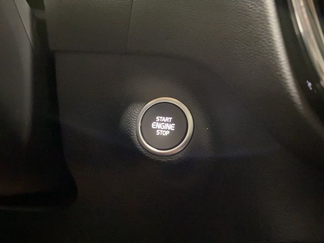 2025 Volvo XC40 B5 Plus Bright Theme Dallas TX