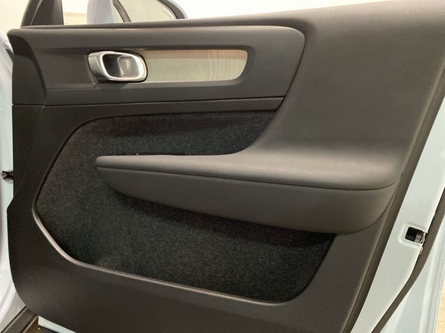 2025 Volvo XC40 B5 Plus Bright Theme Dallas TX