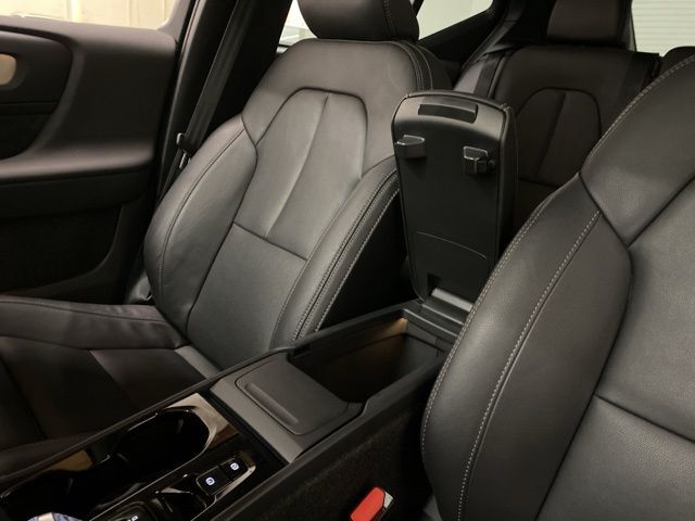 2025 Volvo XC40 B5 Plus Bright Theme Dallas TX