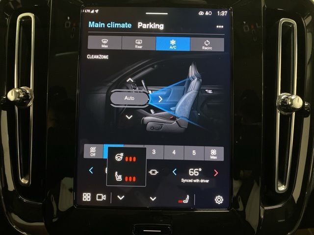 2025 Volvo XC40 B5 Plus Bright Theme Dallas TX