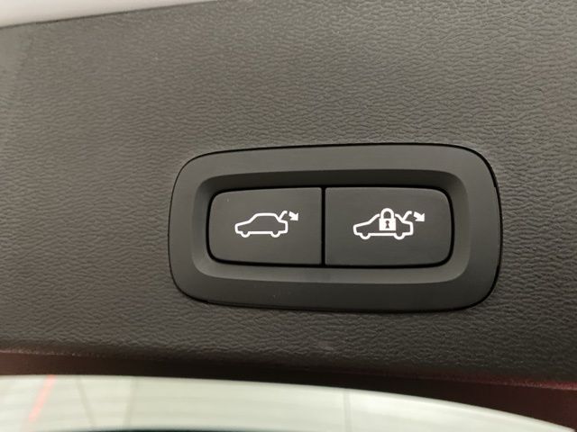 2025 Volvo XC40 B5 Plus Bright Theme Dallas TX