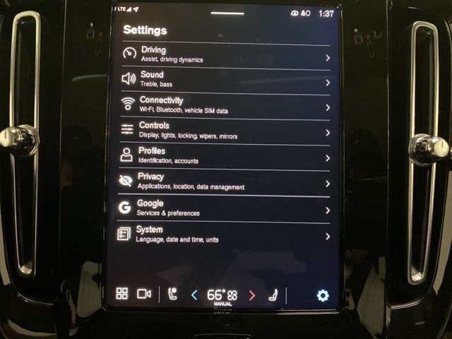 2025 Volvo XC40 B5 Plus Bright Theme Dallas TX