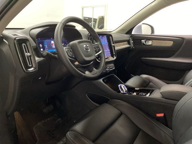 2025 Volvo XC40 B5 Plus Bright Theme Dallas TX