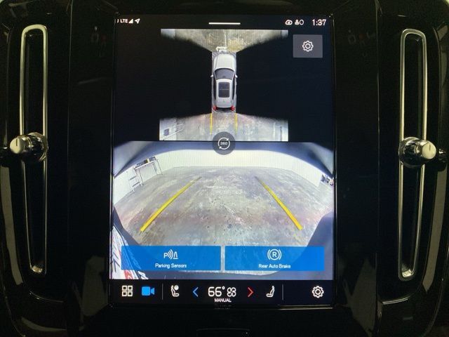 2025 Volvo XC40 B5 Plus Bright Theme Dallas TX