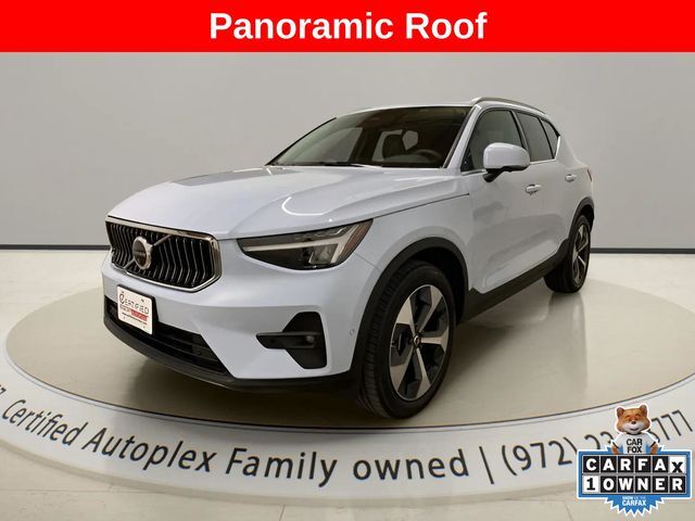 2025 Volvo XC40 B5 Plus Bright Theme