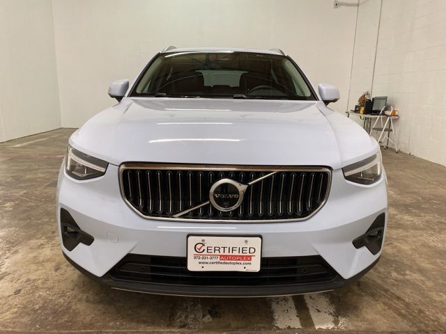 2025 Volvo XC40 B5 Plus Bright Theme
