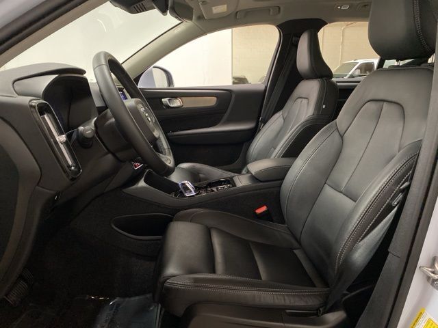2025 Volvo XC40 B5 Plus Bright Theme Dallas TX