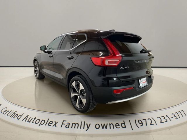 2025 Volvo XC40 B5 Plus Bright Theme