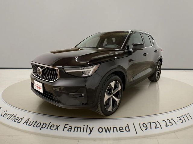2025 Volvo XC40 B5 Plus Bright Theme