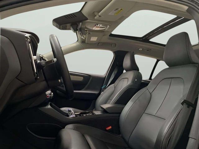 2025 Volvo XC40 B5 Plus Bright Theme Dallas TX