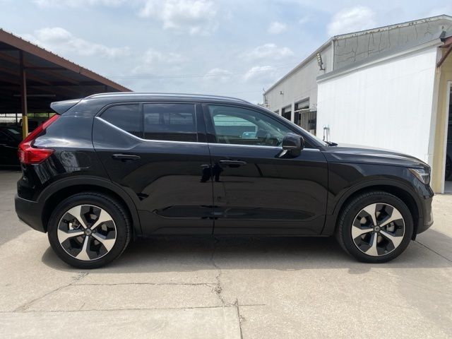 2025 Volvo XC40 B5 Plus Bright Theme Dallas TX