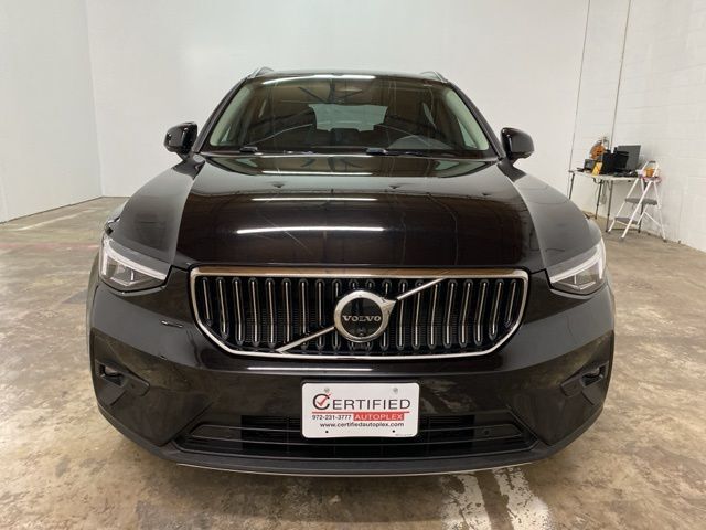2025 Volvo XC40 B5 Plus Bright Theme