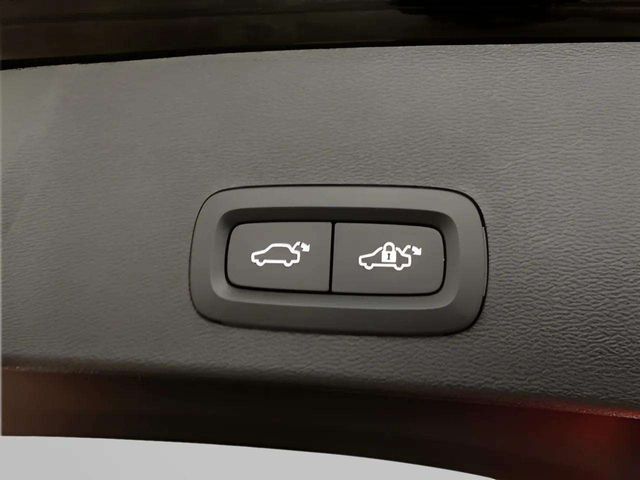 2025 Volvo XC40 B5 Plus Bright Theme Dallas TX