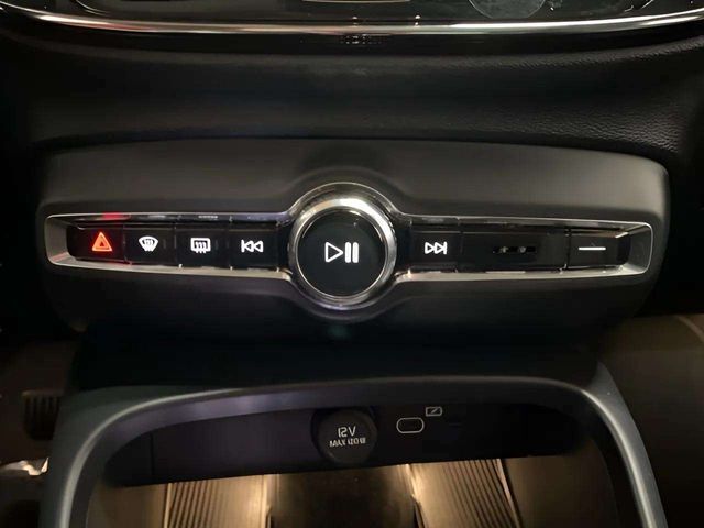 2025 Volvo XC40 B5 Plus Bright Theme Dallas TX