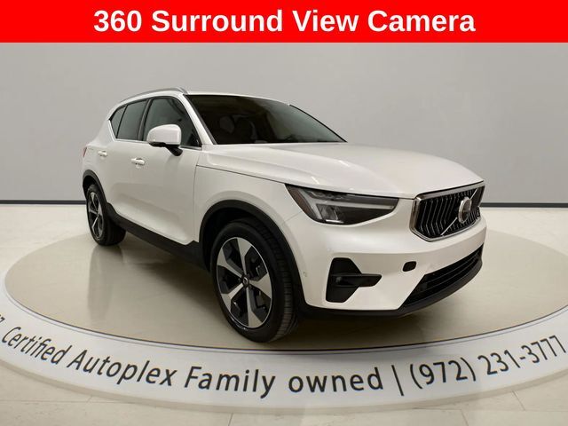 2025 Volvo XC40 B5 Plus Bright Theme