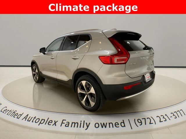 2025 Volvo XC40 B5 Plus Bright Theme