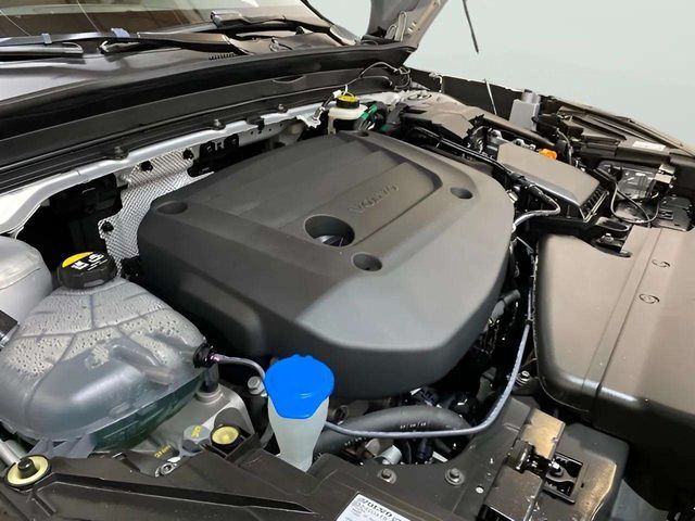 2025 Volvo XC40 B5 Plus Bright Theme Dallas TX