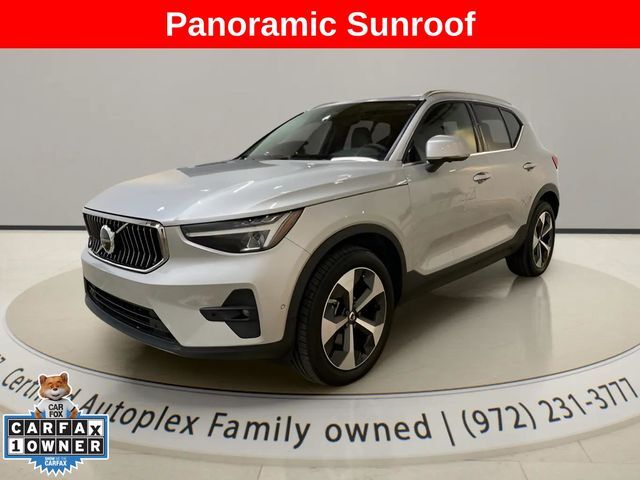 2025 Volvo XC40 B5 Plus Bright Theme
